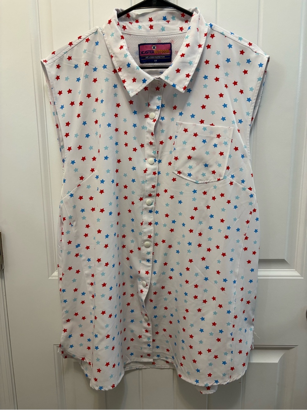 XCaster Outdoor by Tallwoods White Star Print Sleeveless Button-Up. Size 2X.